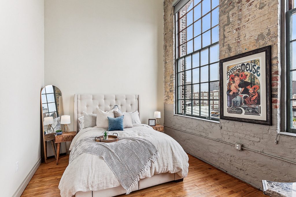 Bedroom with city views New Orleans
