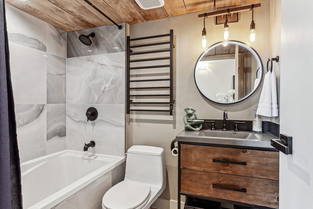 Bathroom in furnished condo in New Orleans