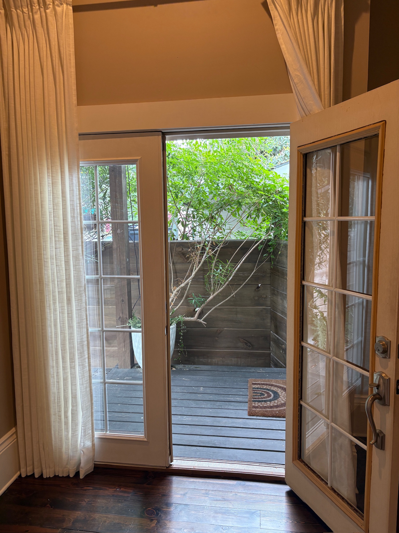 Irish Channel 2 Bedroom Home with Yard