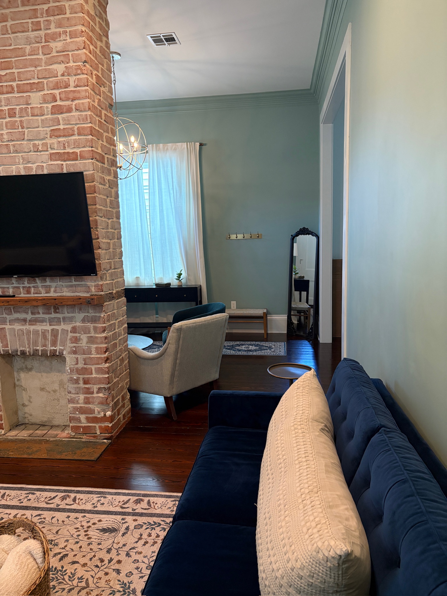 Irish Channel 2 Bedroom Home with Yard