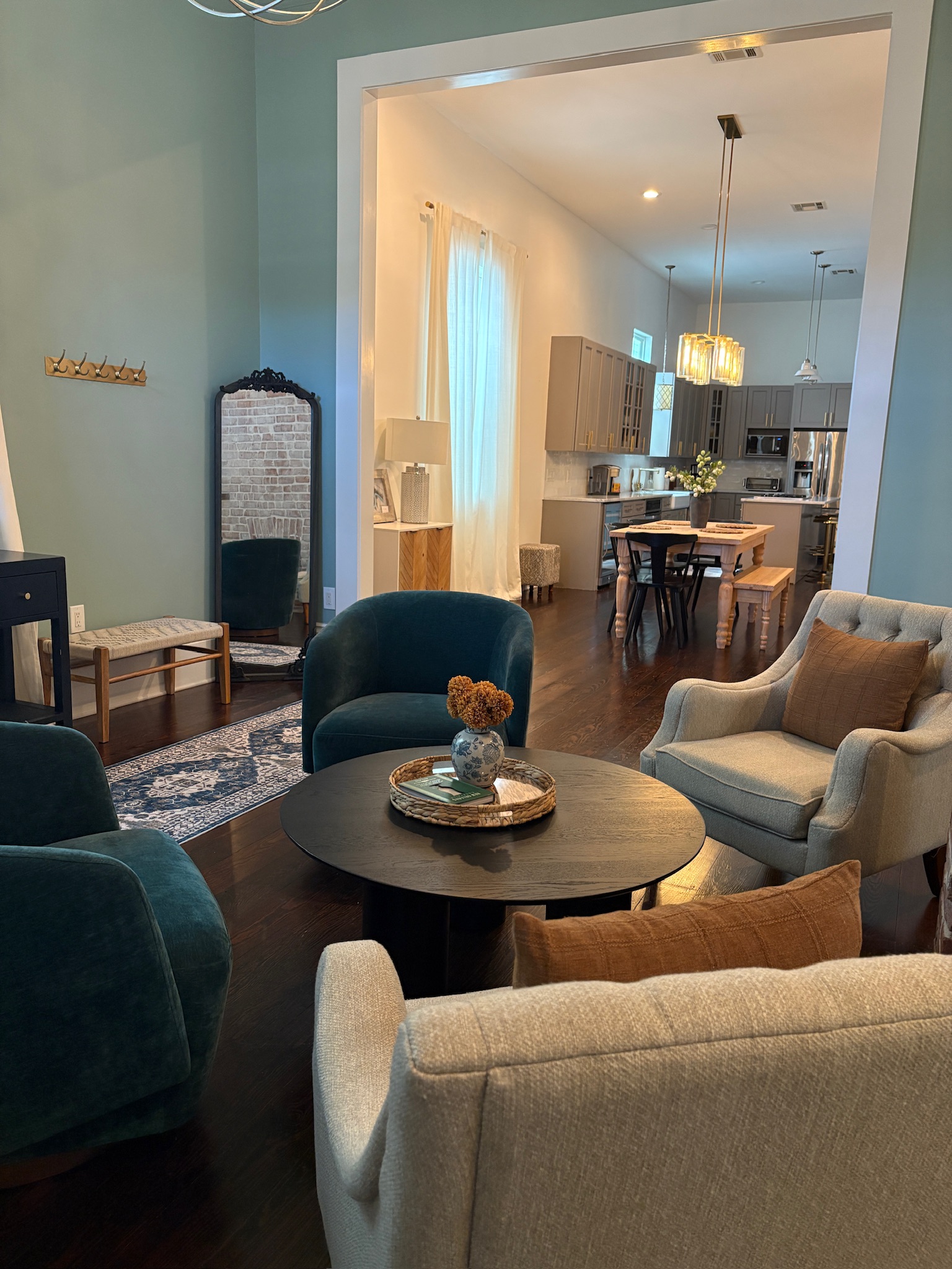 Irish Channel 2 Bedroom Home with Yard